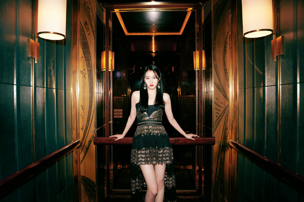 关晓彤黑金裙性感靓丽写真图片55