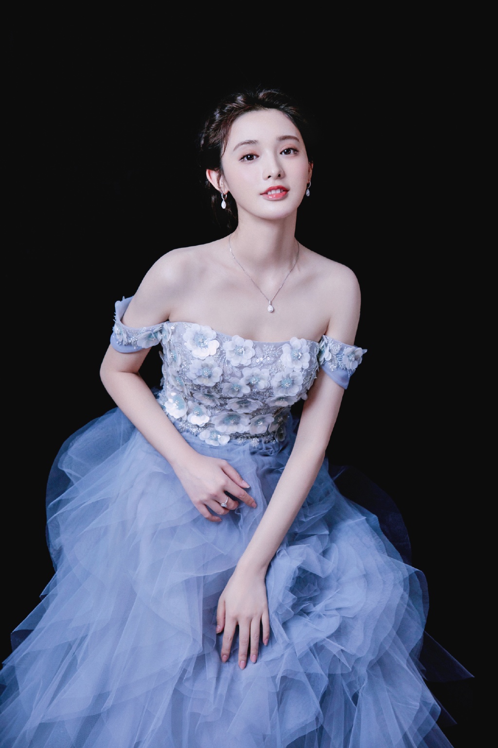 彭小苒雾霾蓝裙性感写真图片23