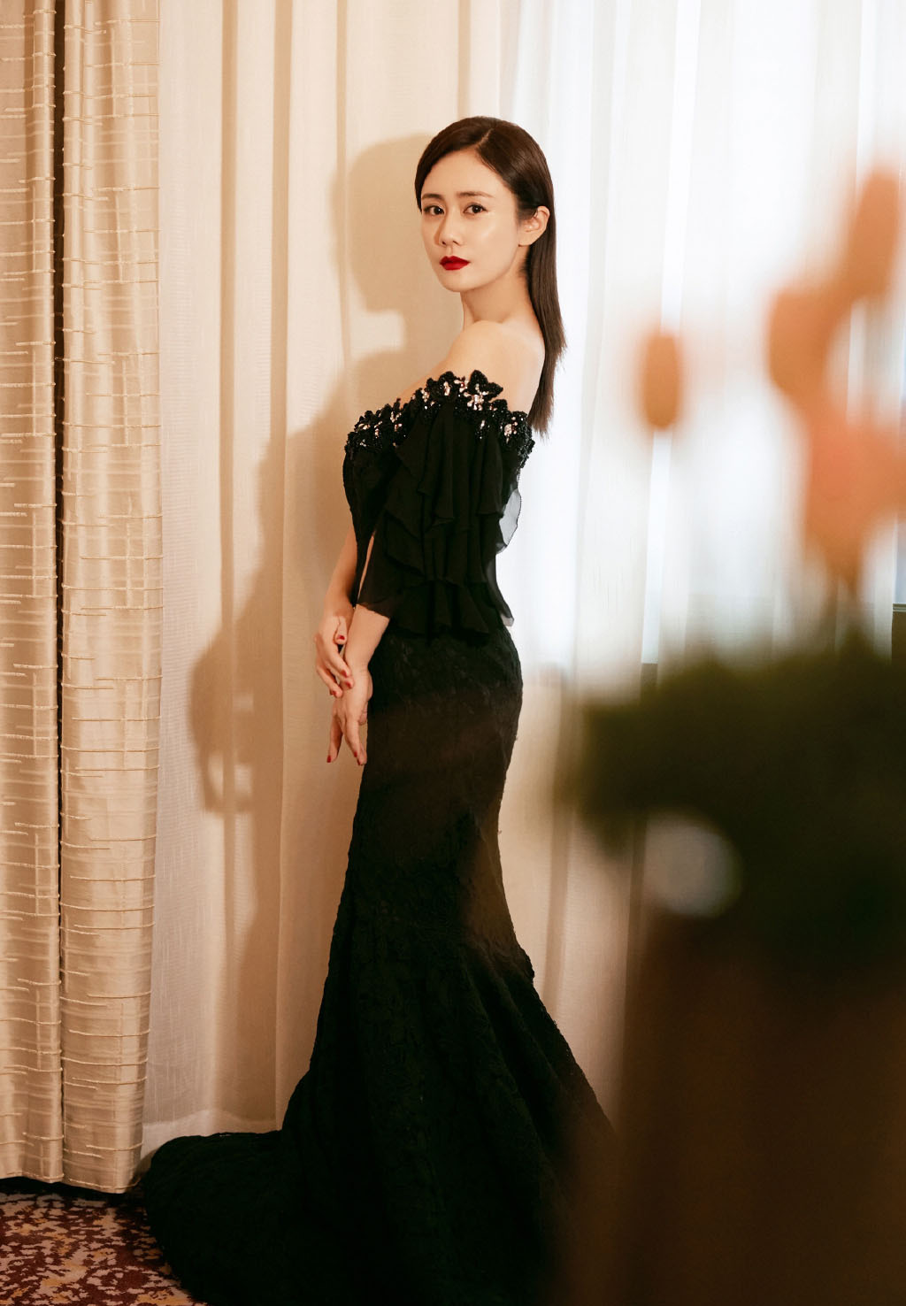 刘芸黑色鱼尾长裙优雅性感写真15