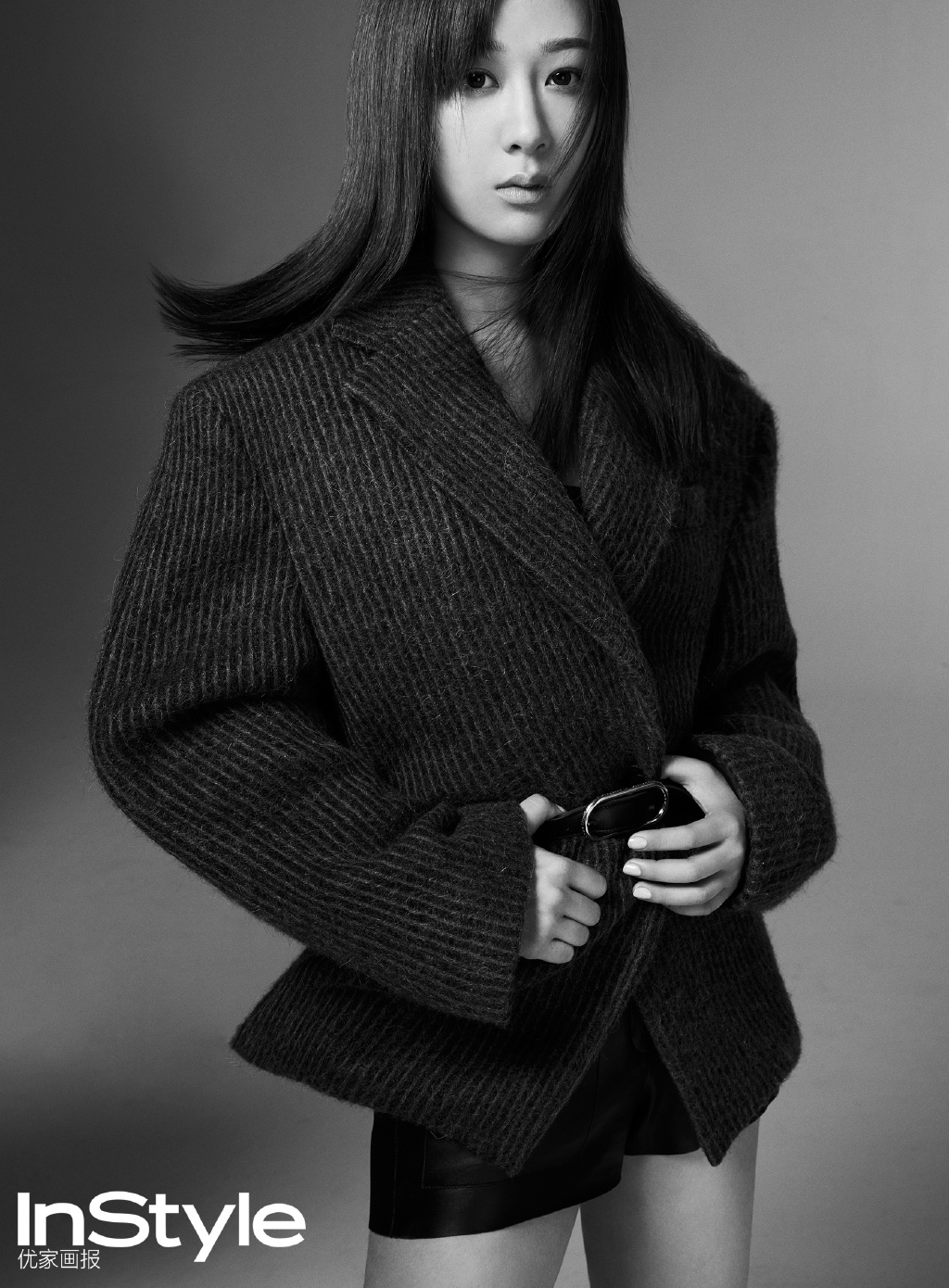 杨紫时尚质感黑白写真大片310
