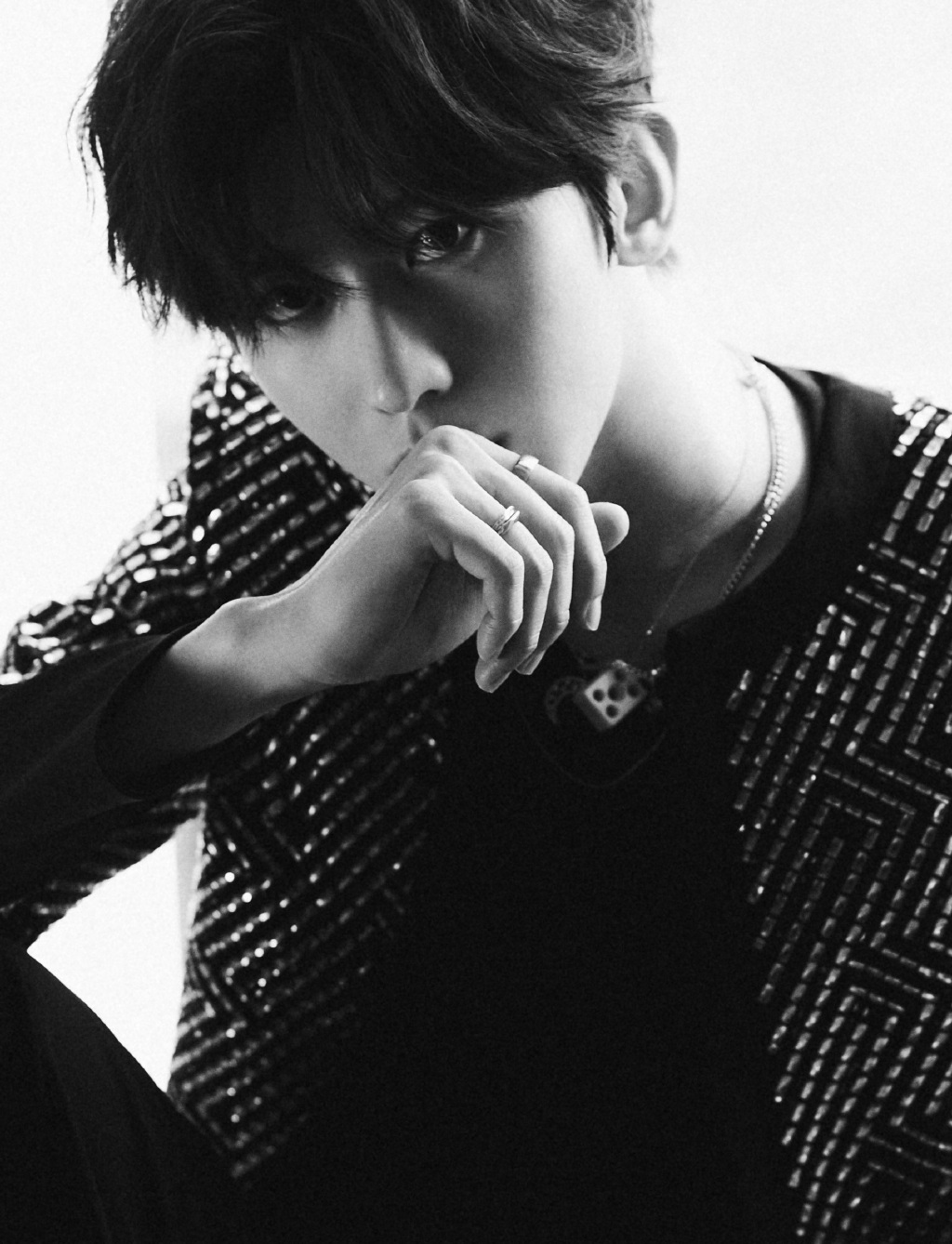 蔡徐坤鱼鳞西装帅气图片79