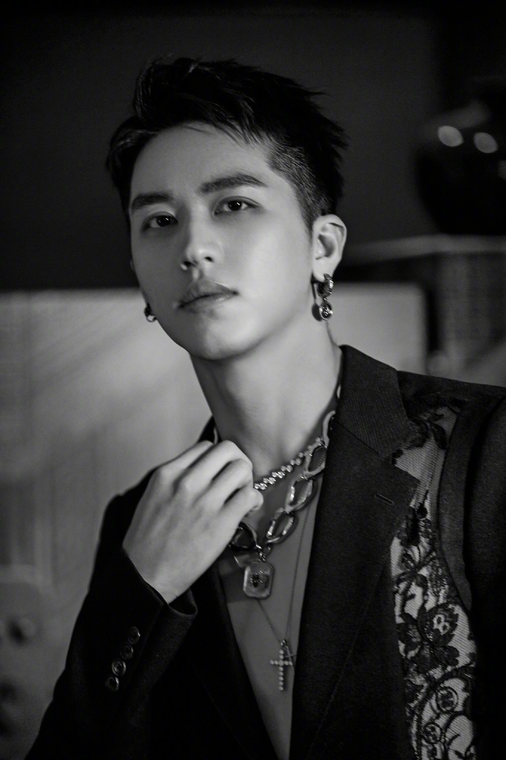 许魏洲镂空西装时尚写真图片89