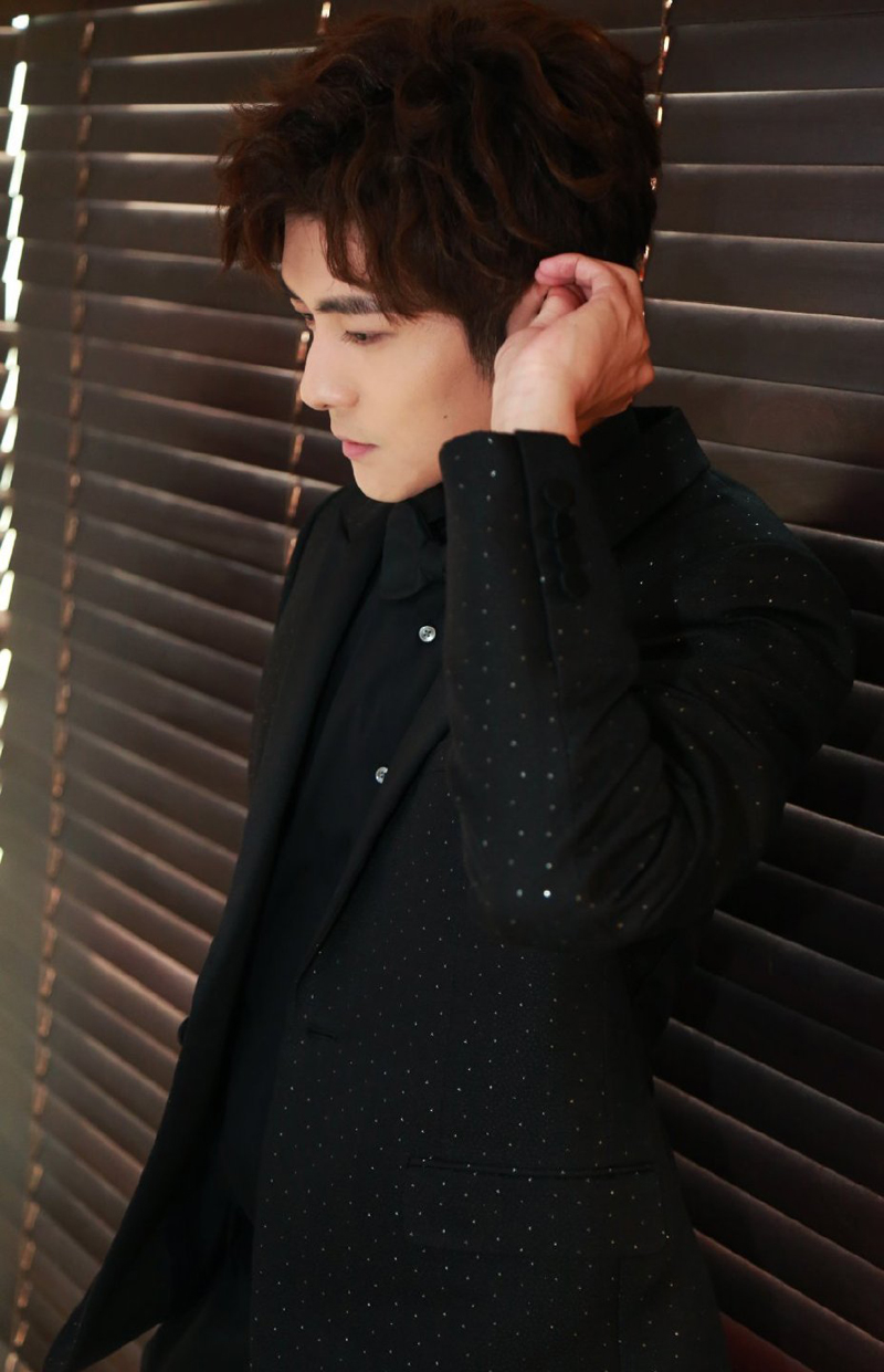 佟梦实帅气有型写真图片19