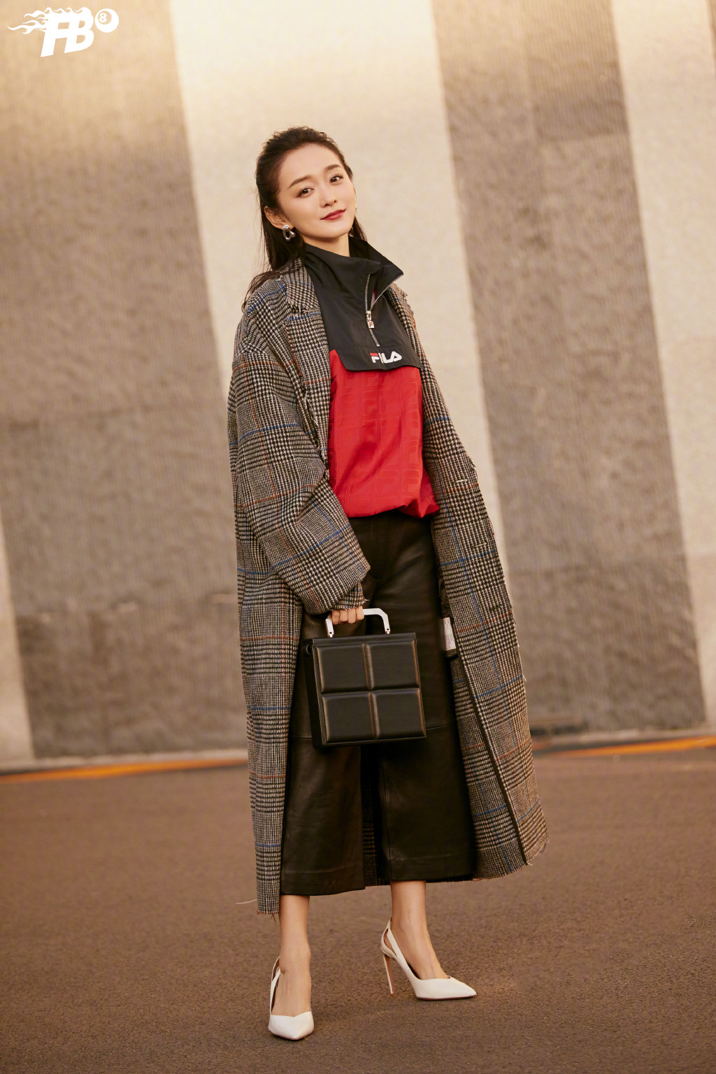 何泓姗率性利落街拍图片26