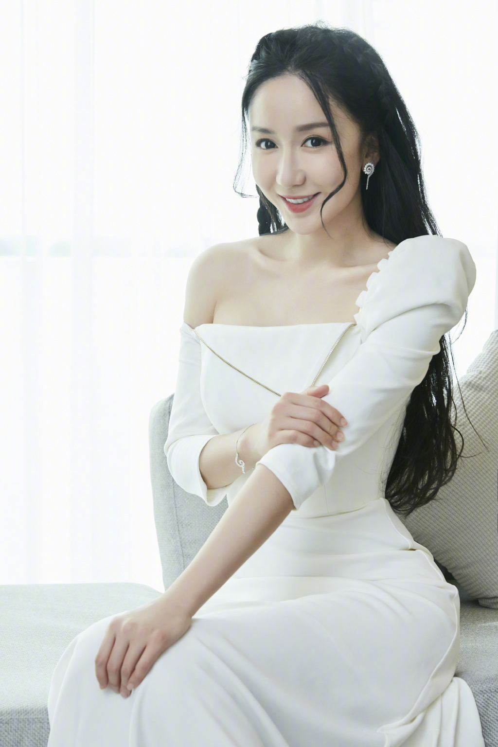 娄艺潇白裙仙气写真图片39