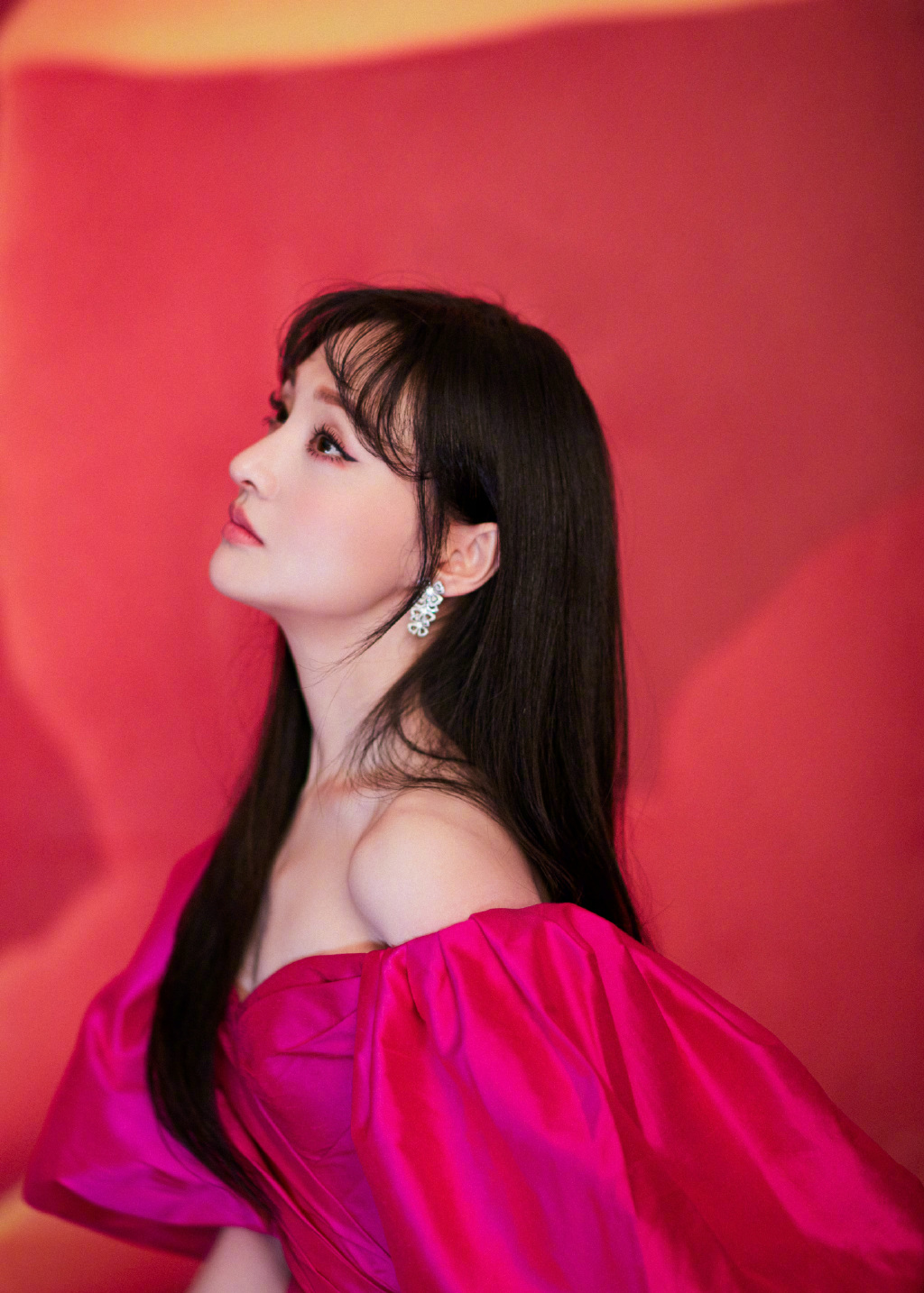 郑爽玫红色露肩短裙优雅图片26