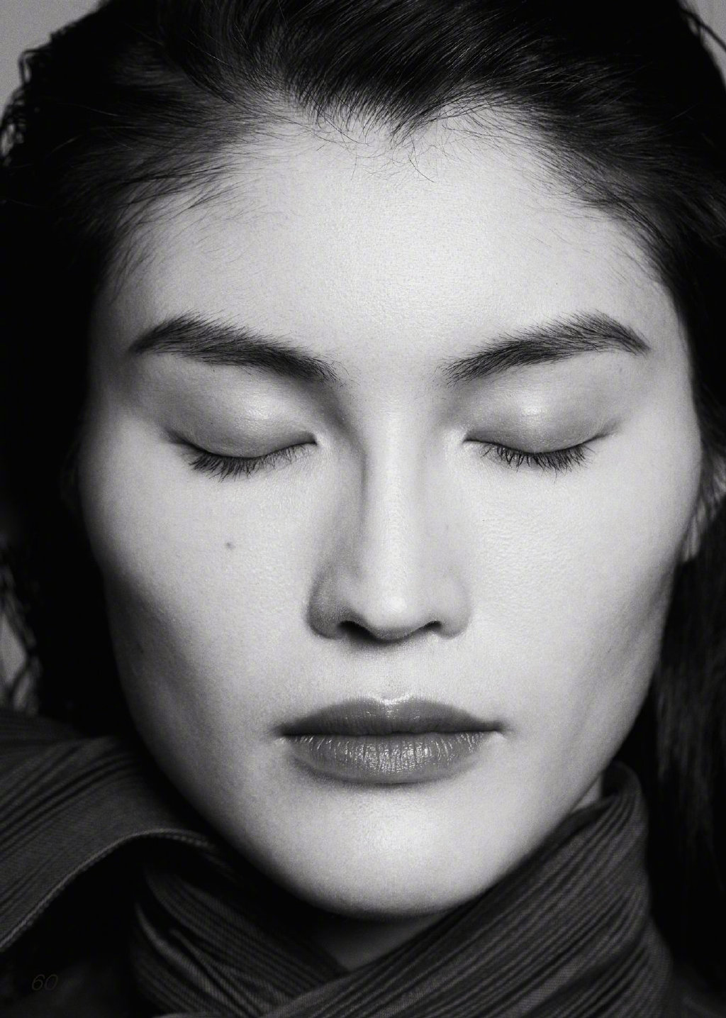 何穗黑白风大片写真图片99