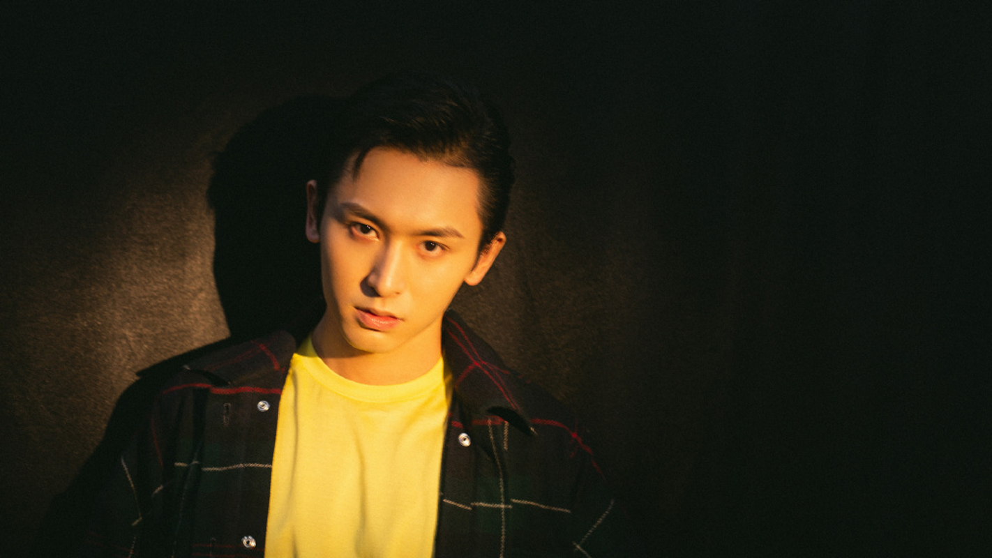 张哲瀚冷酷帅气写真图片111