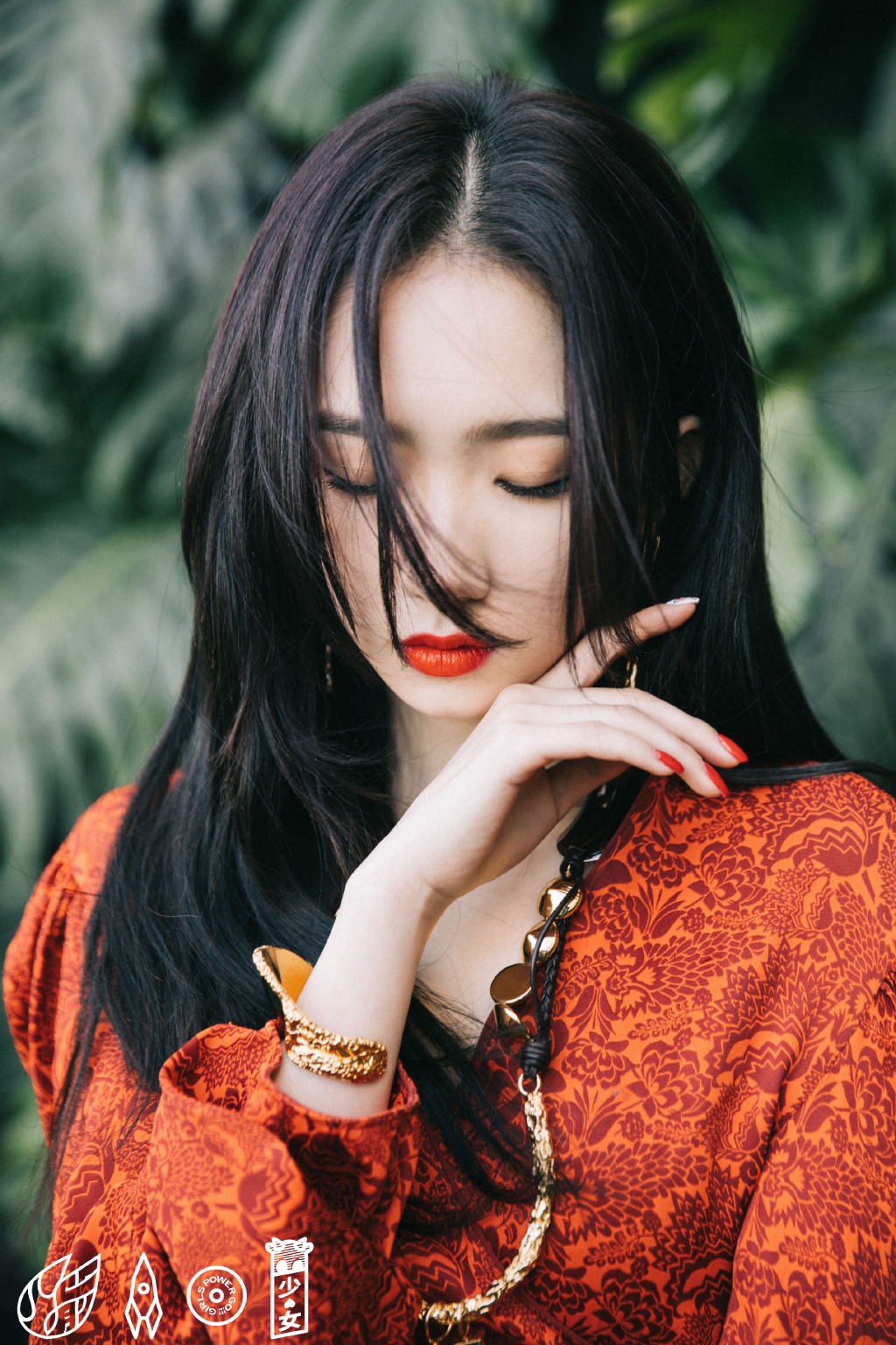 孟美岐红裙酷飒火热写真图片69