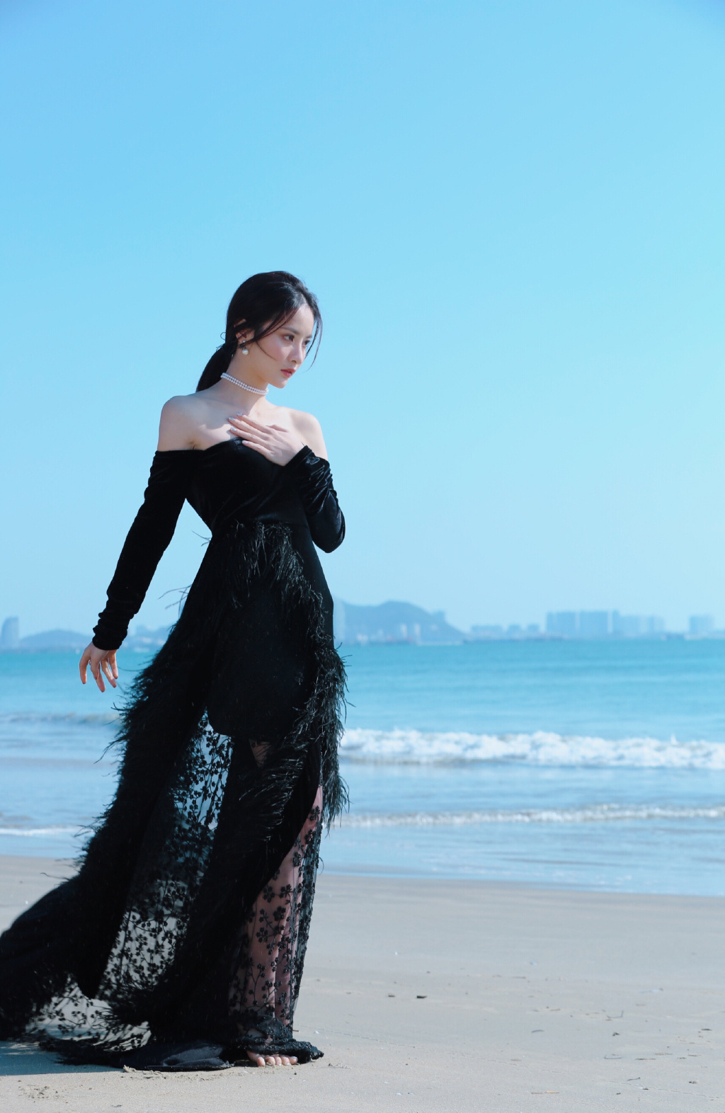 > 赖雨蒙黑色抹胸礼服性感图片(3/9)