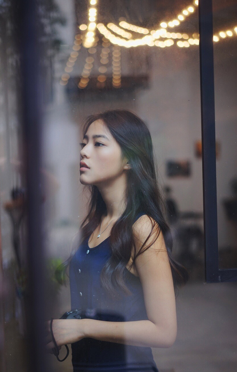 简介:薇薇安成熟妩媚写真图片,分享一组薇薇安图片给大家,图中的明星