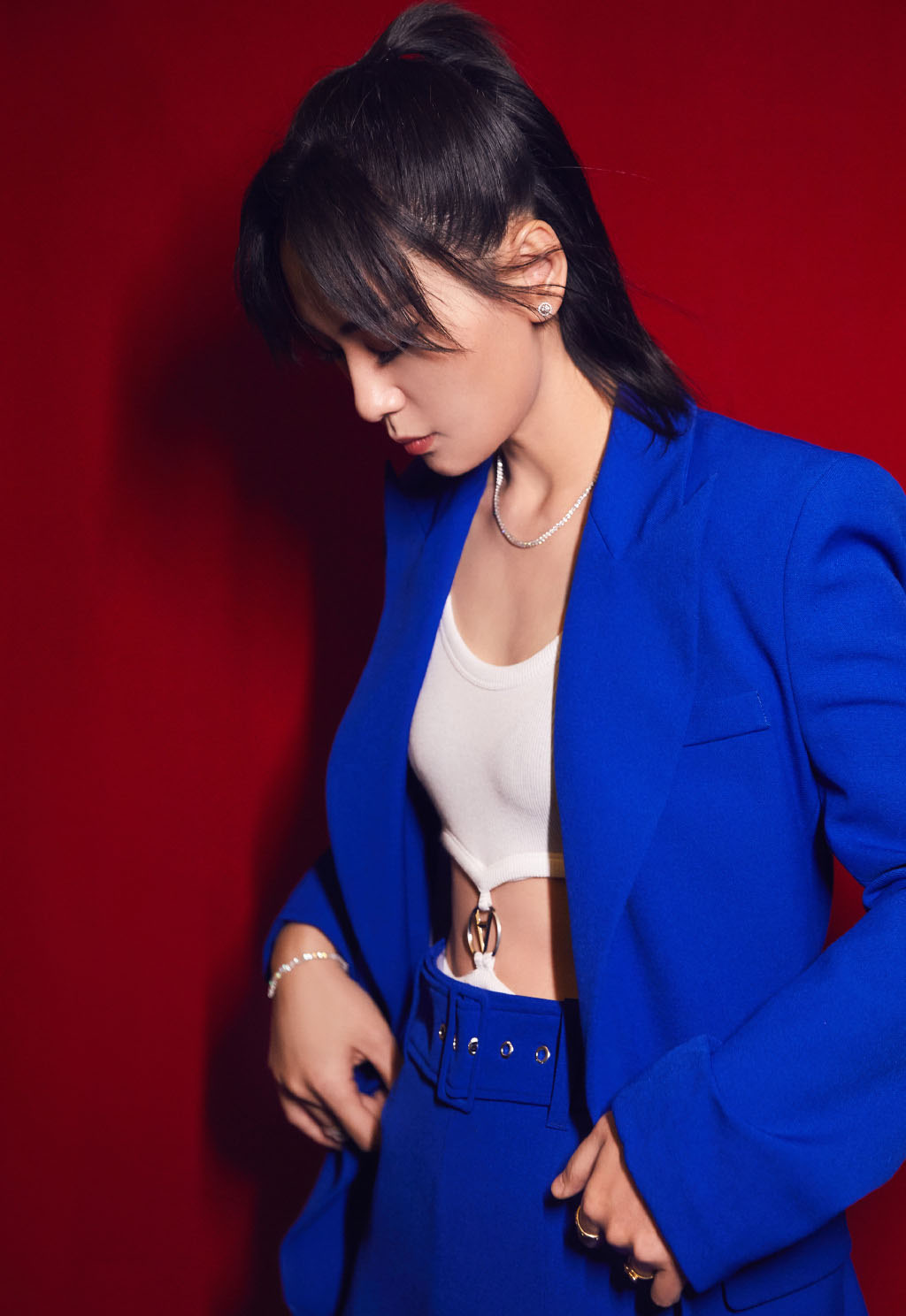 周笔畅率性利落性感写真图片(6/9)