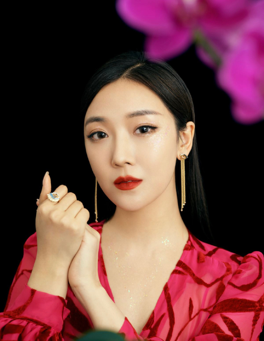 菅纫姿红裙精致性感写真图片26