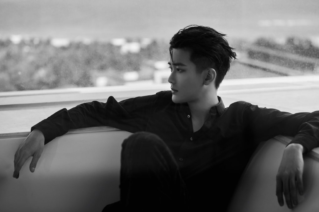 熊梓淇黑白型男风帅气图片35