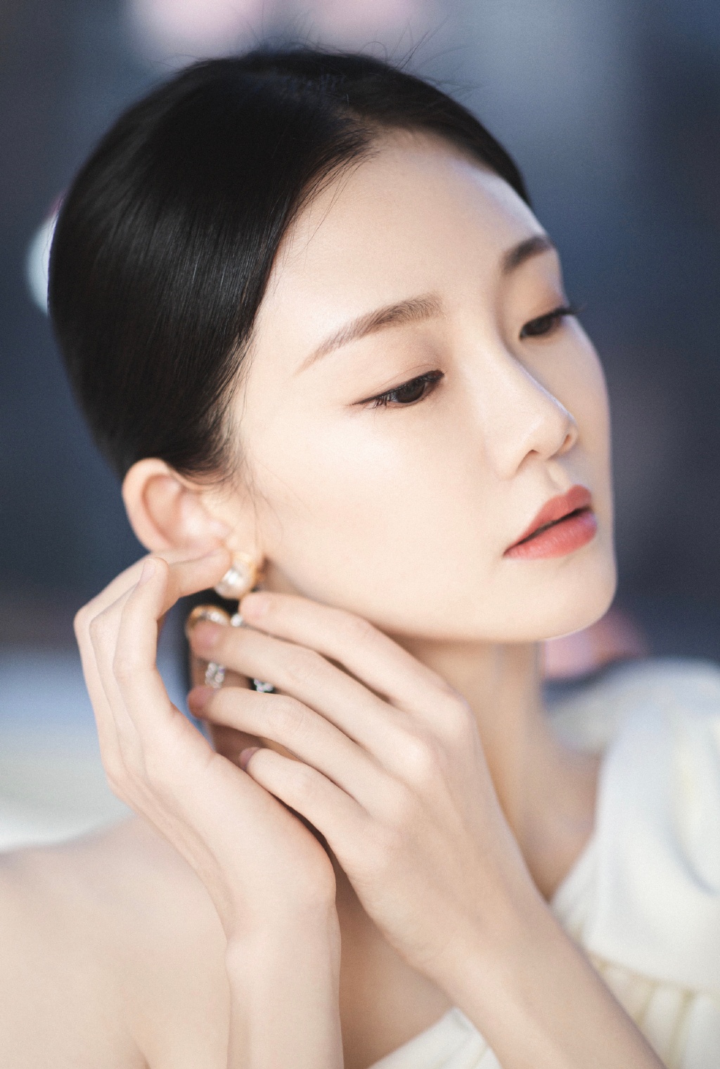 苗苗黑白斜肩礼服性感写真图片614