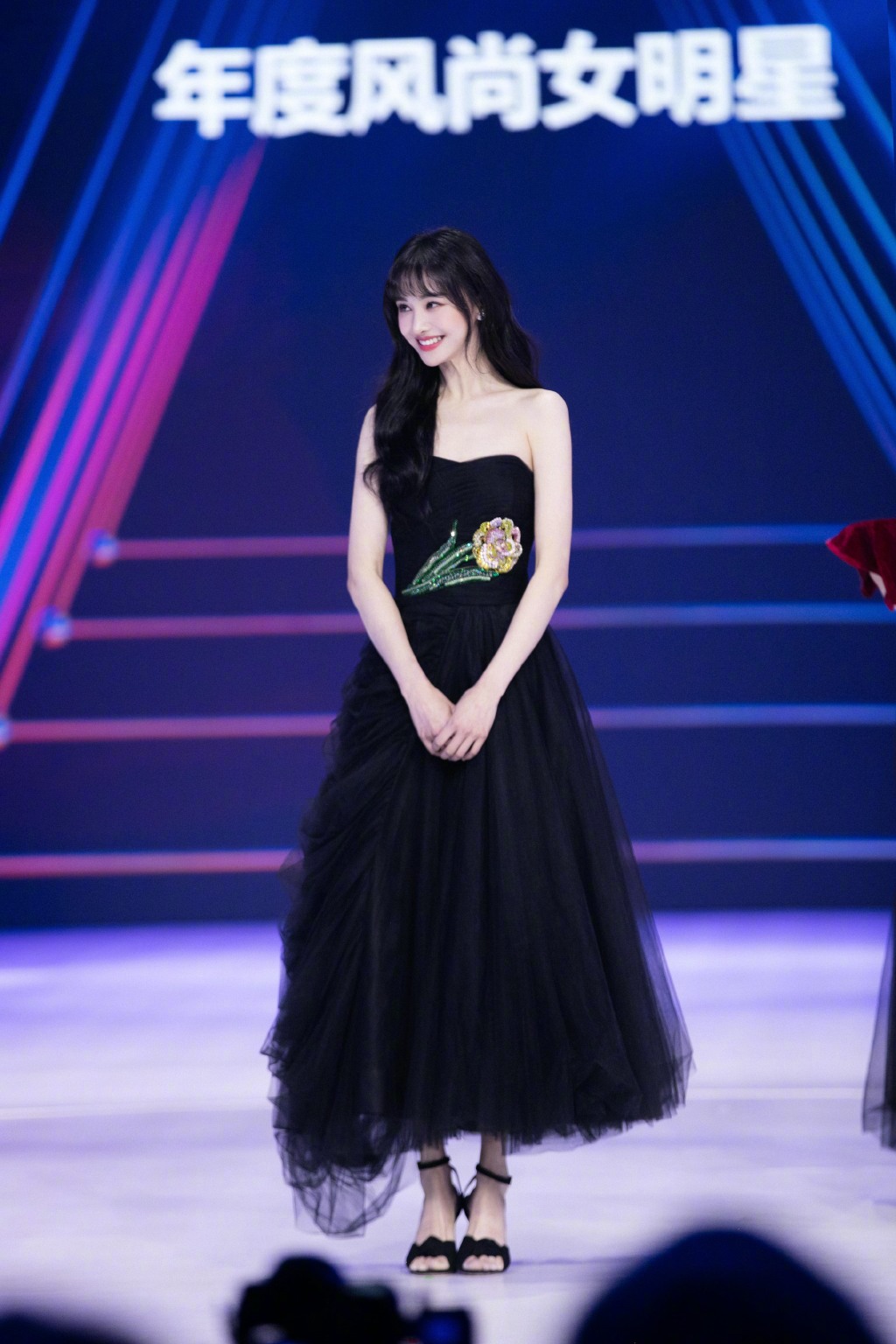 郑爽黑色抹胸纱裙性感图片46