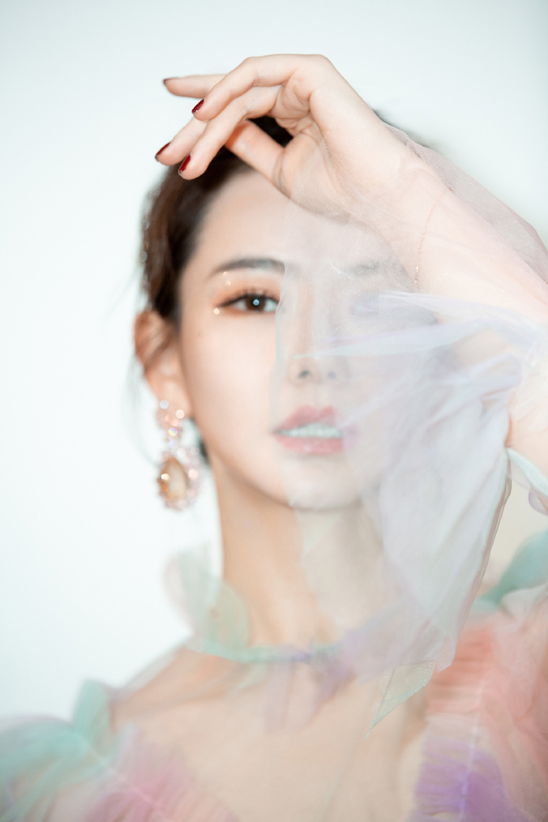 戚薇彩虹裙仙气写真图片45
