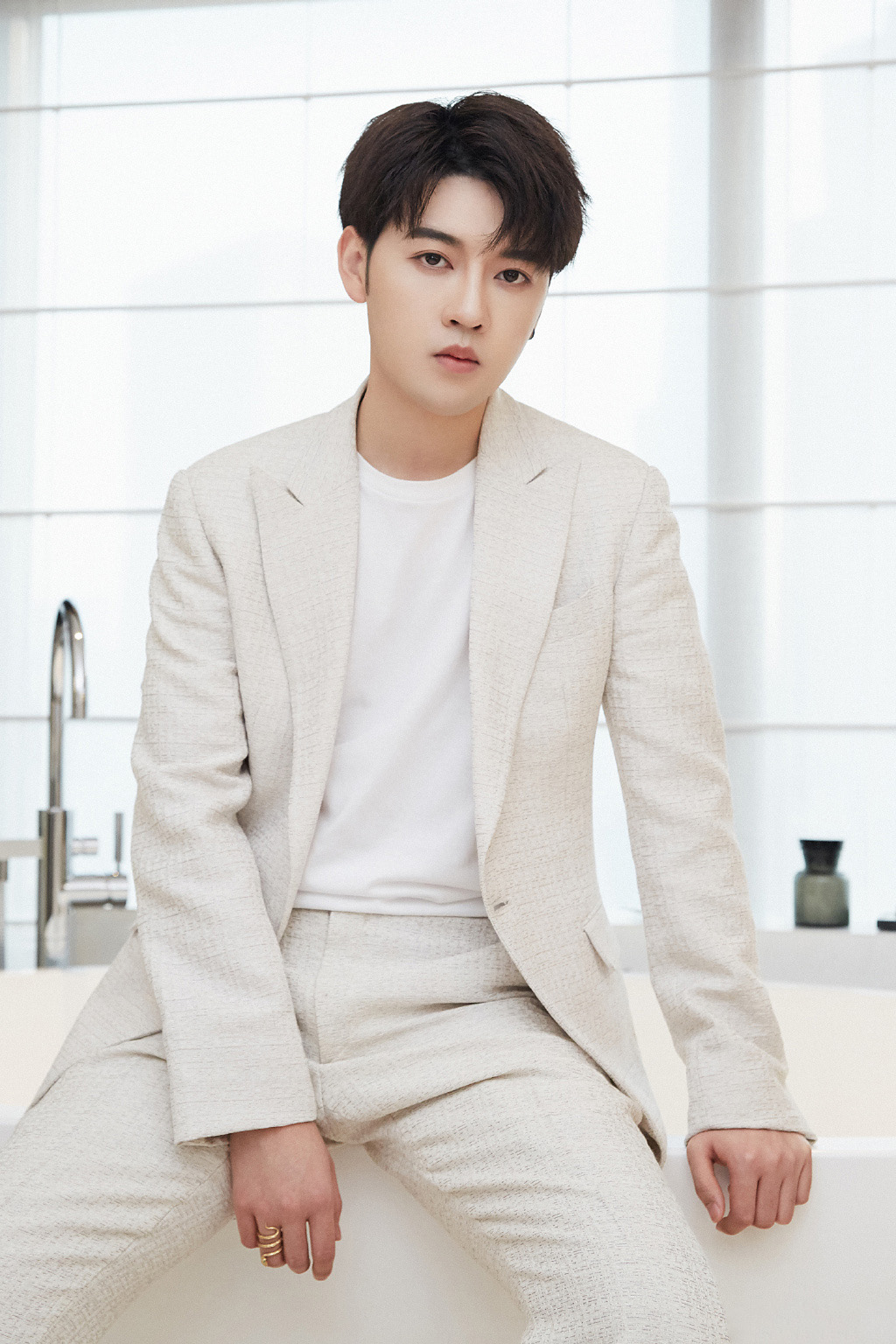 李冲白西装清新写真图片49