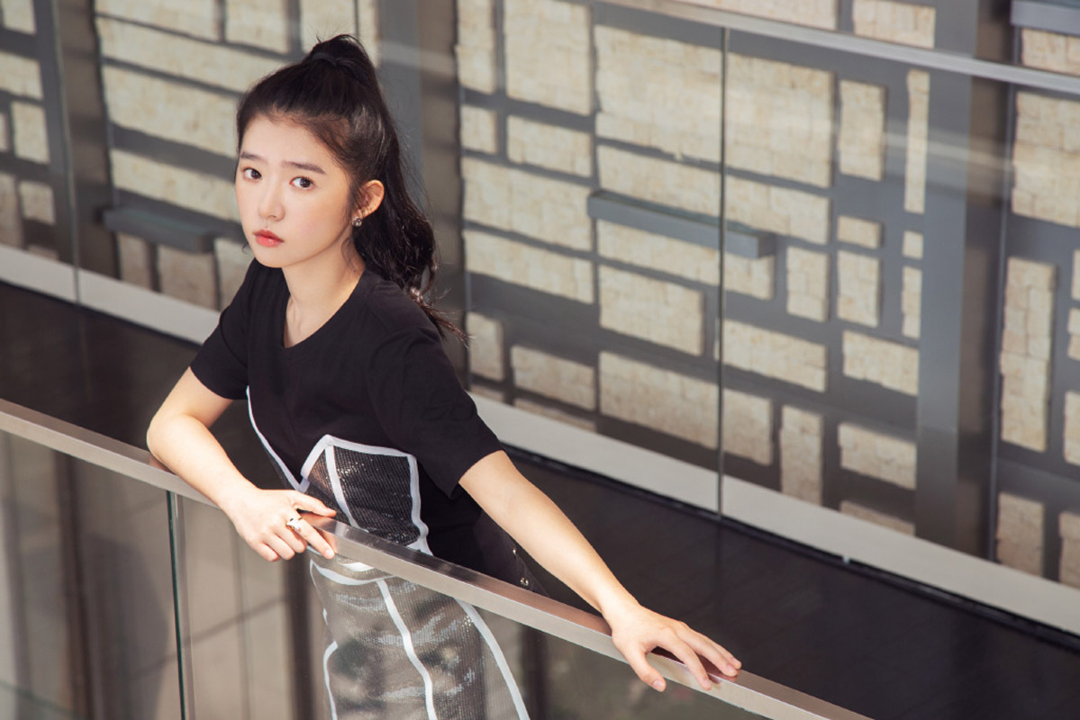 何蓝逗高马尾利落写真图片24