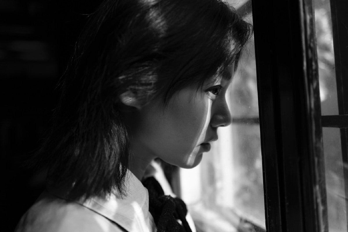 马思纯简约文艺黑白写真图片39