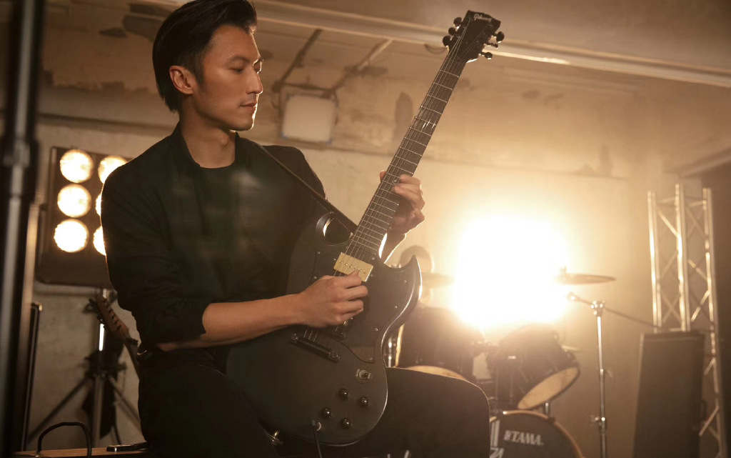 女 昆凌 > 谢霆锋昆凌美妆代言海报图片(3/4)昆凌相关图片 推荐壁纸