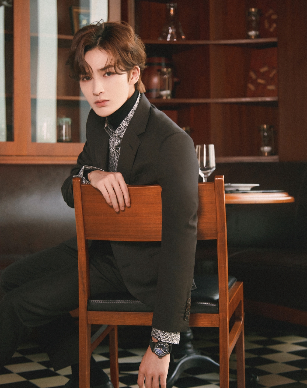 朱正廷温柔绅士写真图片16