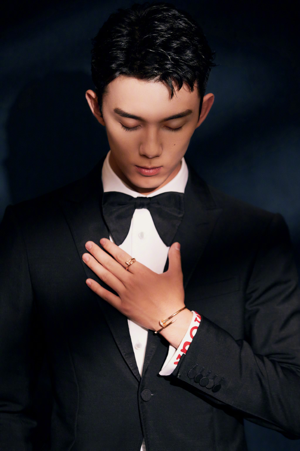 吴磊硬朗英气西装写真图片28