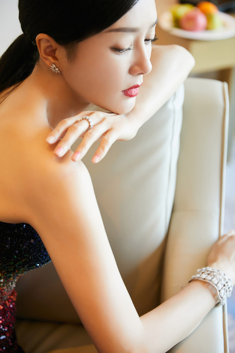 秦岚抹胸长裙性感写真图片27