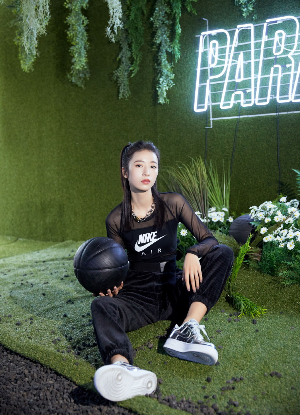 周雨彤酷美街头风写真图片1113