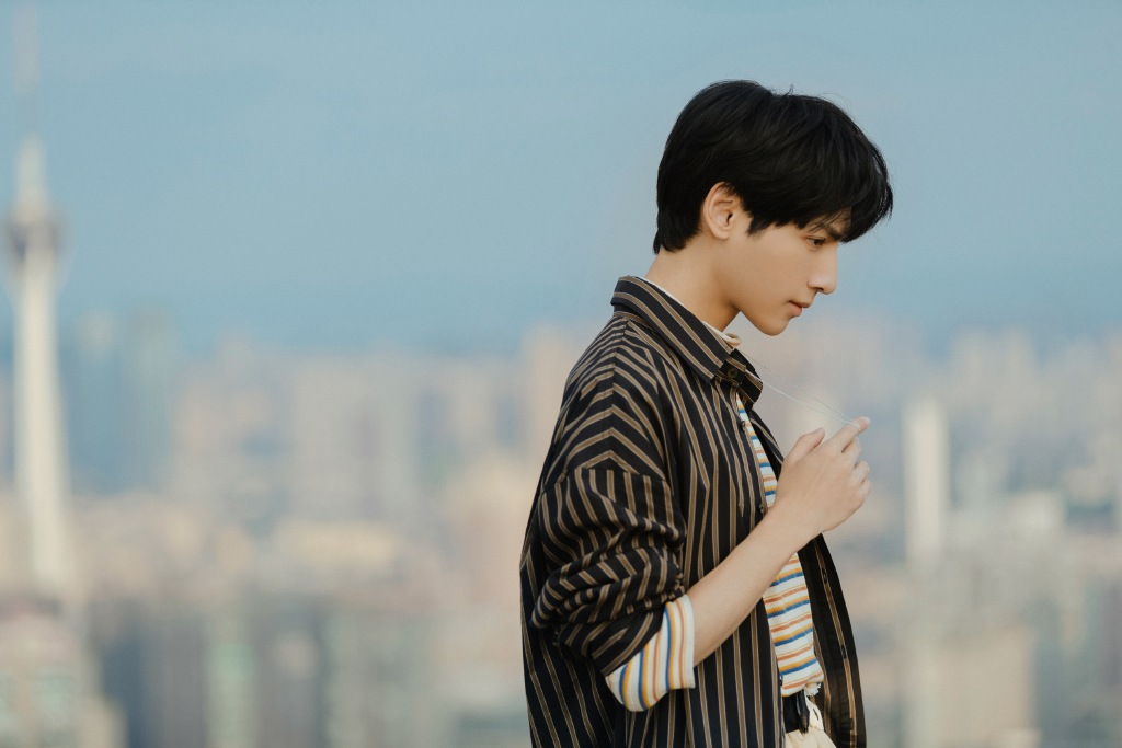 罗云熙儒雅绅士写真图片22