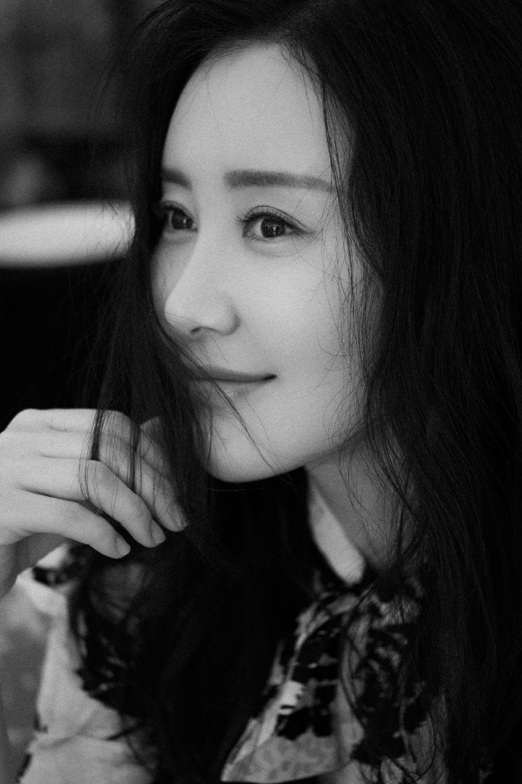 舒畅黑白优雅写真图片16