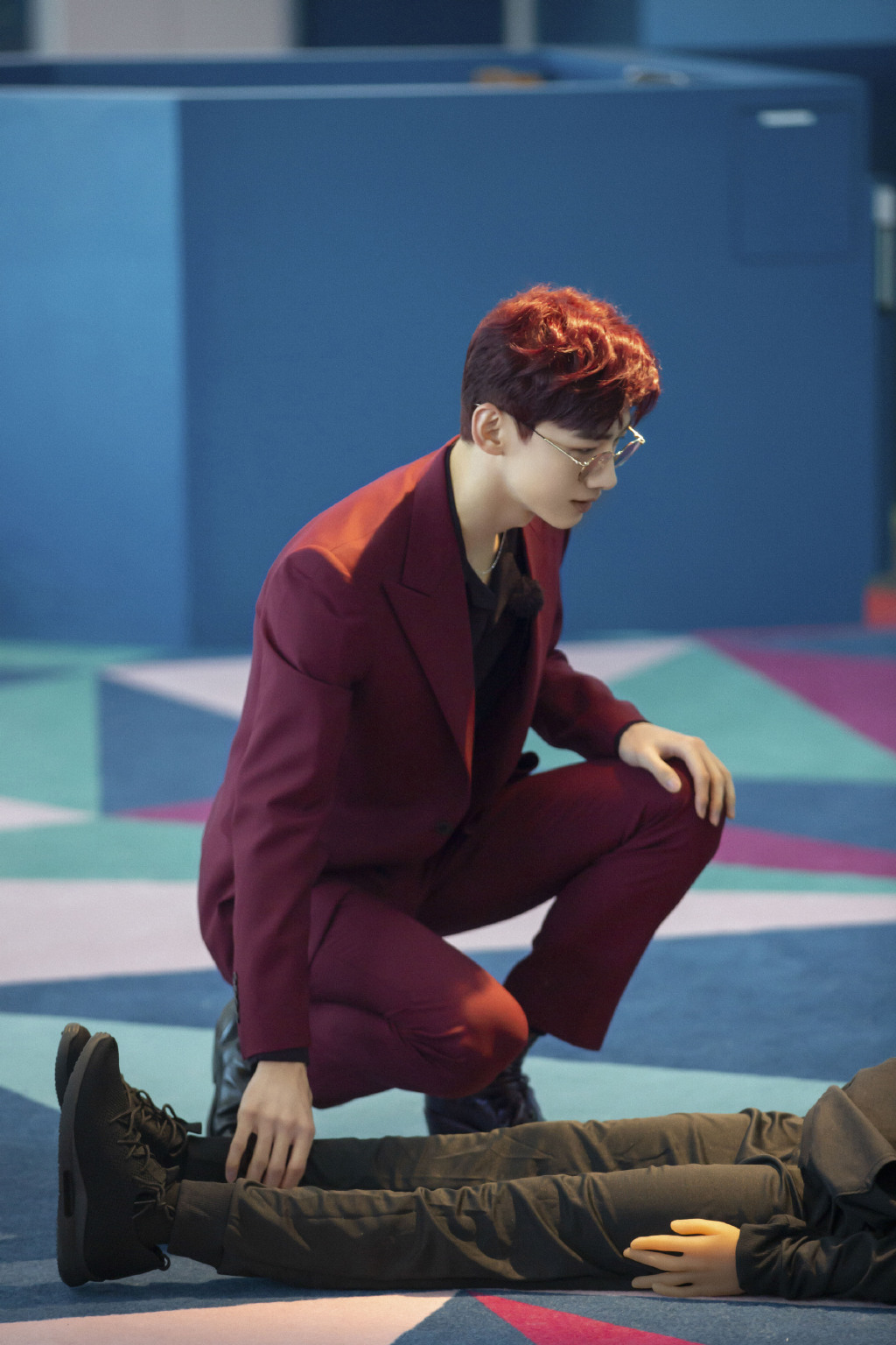 白敬亭红色西装帅气图片110