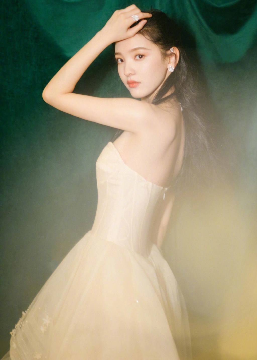 章若楠抹胸薄纱裙写真图片46