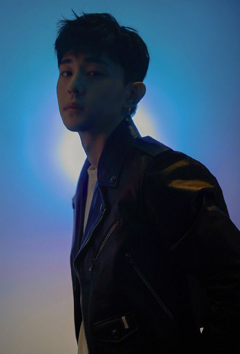 邓伦酷帅皮衣光影写真图片66