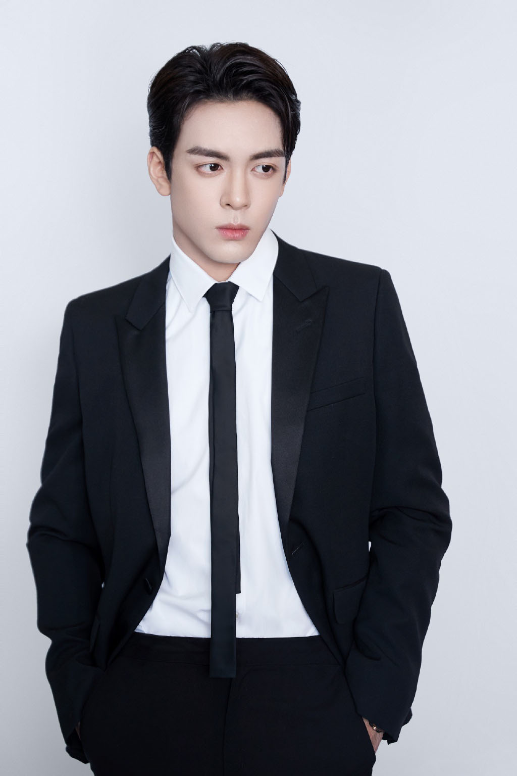 曾舜晞西装沉稳优雅写真图片38