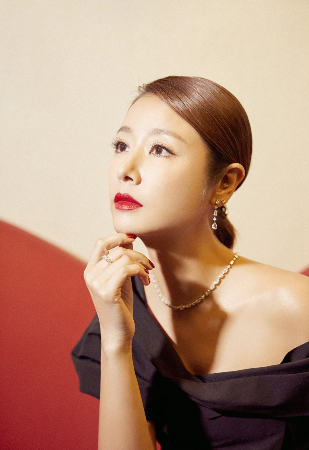 林心如黑色露肩套装写真图片34