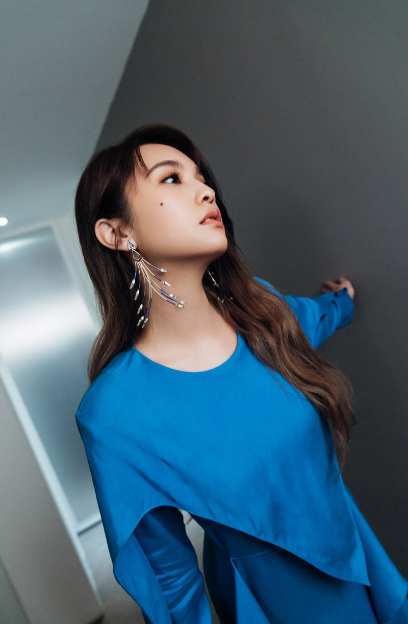 简介:杨丞琳清冷优雅写真图片,分享一组杨丞琳图片给大