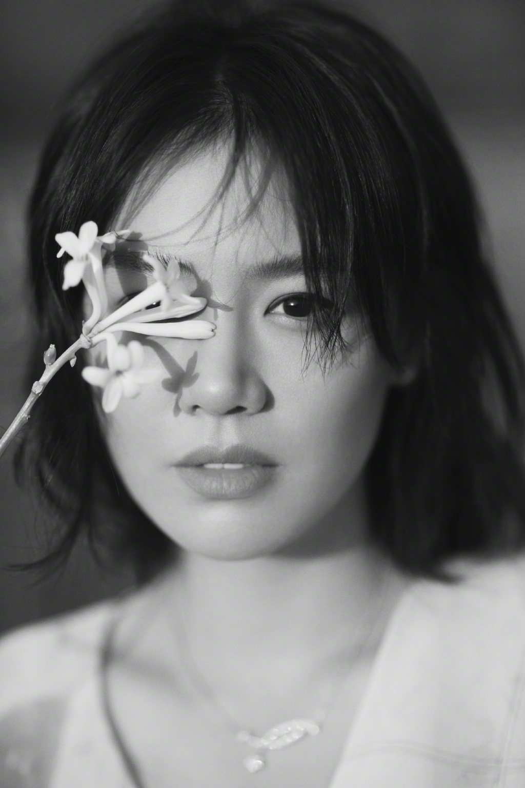 马思纯黑白唯美写真图片13