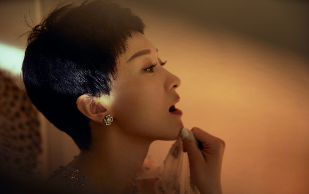 演员练练性感活动照图片44