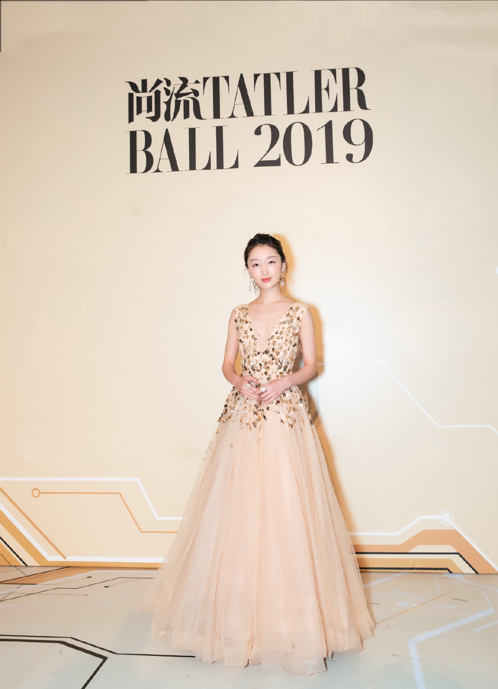 周冬雨深v礼服诱人性感活动照图片18