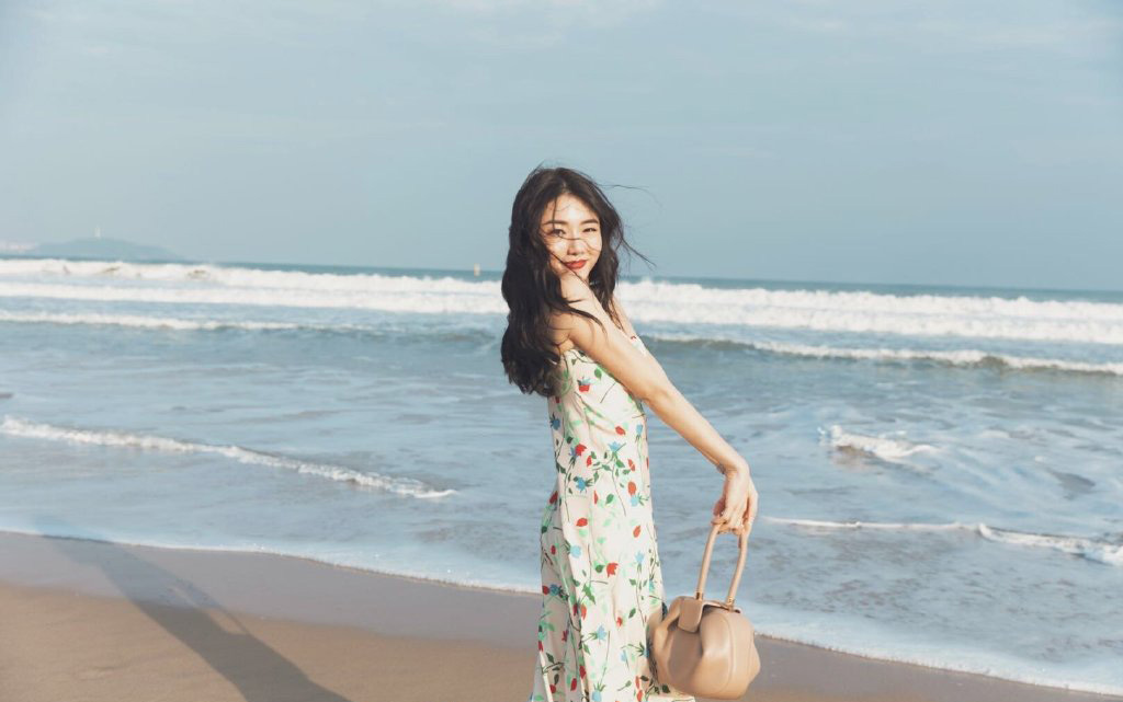 分享一组程晓玥图片给大家,图中的明星图片壁纸会点缀你的电脑桌面