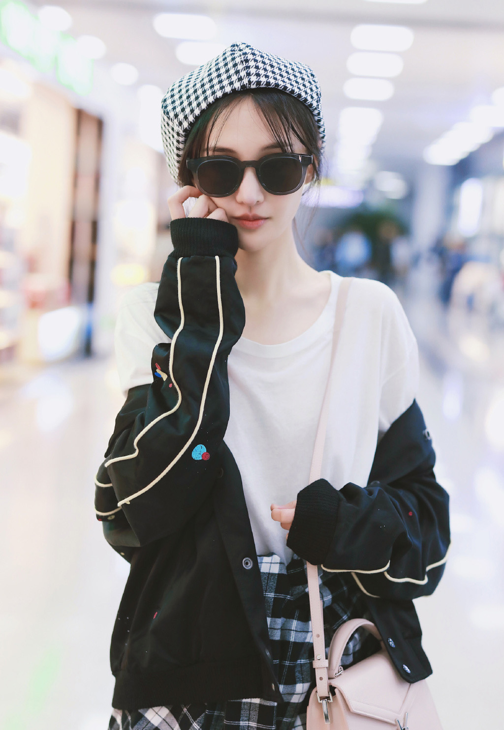 > 郑爽贝雷帽休闲机场街拍图片(6/9)