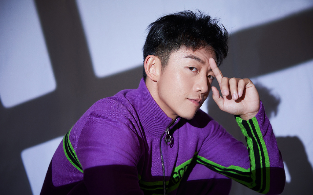 郑恺紫色运动装帅气图片14