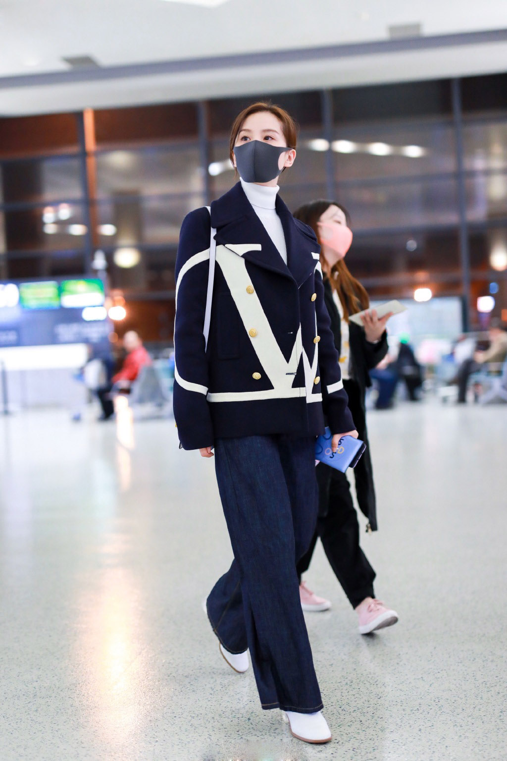 简介:刘诗诗温柔气质机场照图片,分享一组刘诗诗图片给大家,图中的