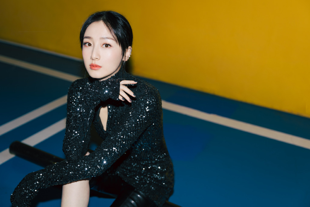 叶青酷美帅气写真图片,分享一组叶青图片给大家,图中的明星图片壁纸会