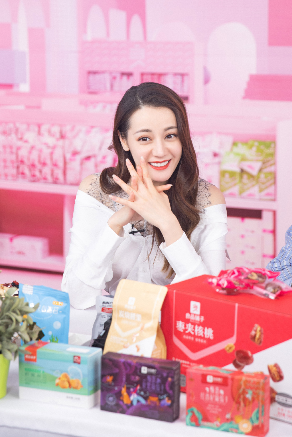 迪丽热巴良品铺子甜美活动图片29