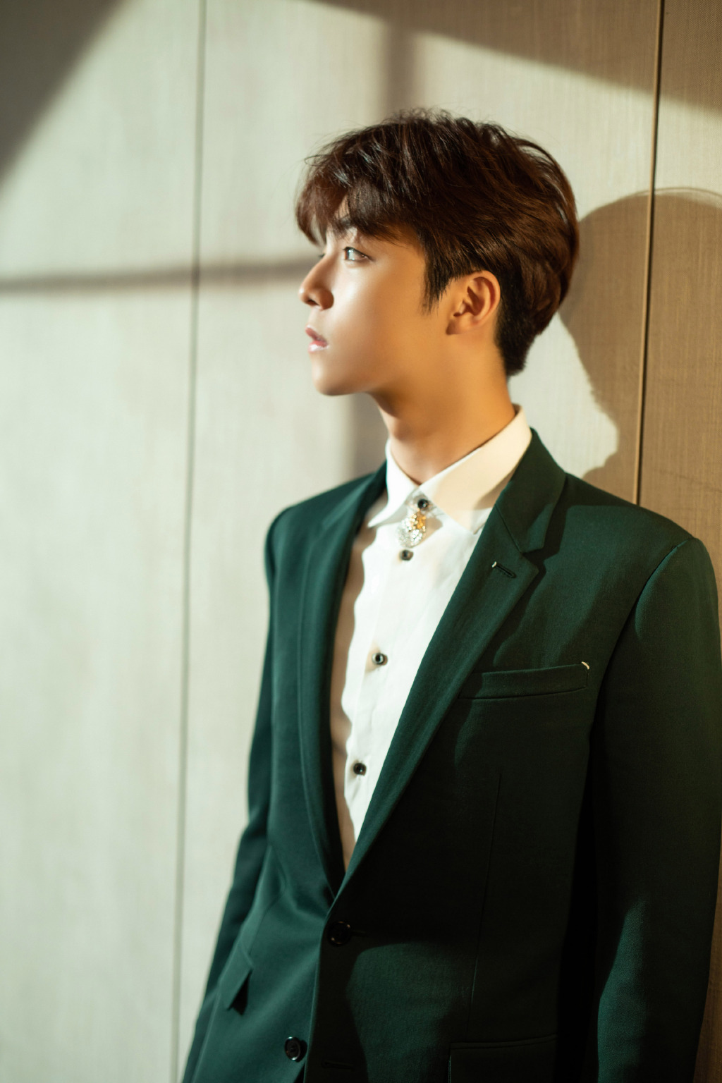 陈立农墨绿西装魅力写真图片112