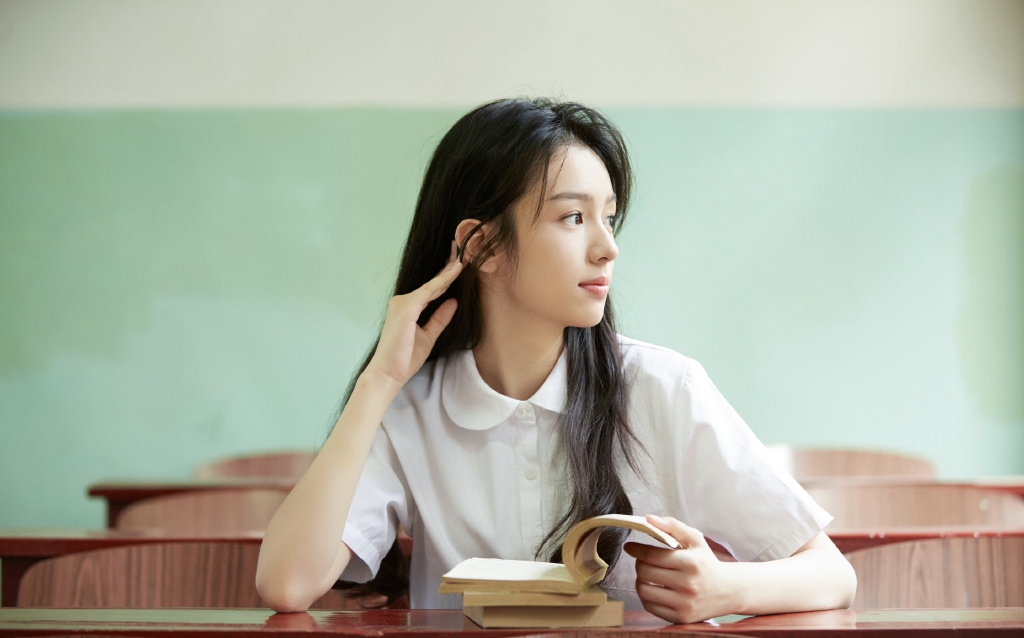 周也清秀学生装写真图片24