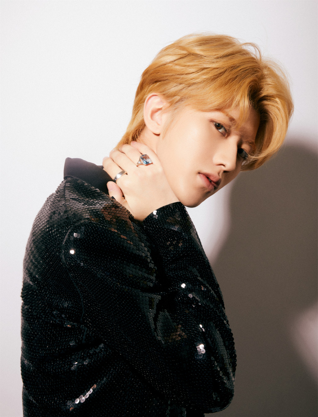 蔡徐坤金发帅气不羁写真图片210