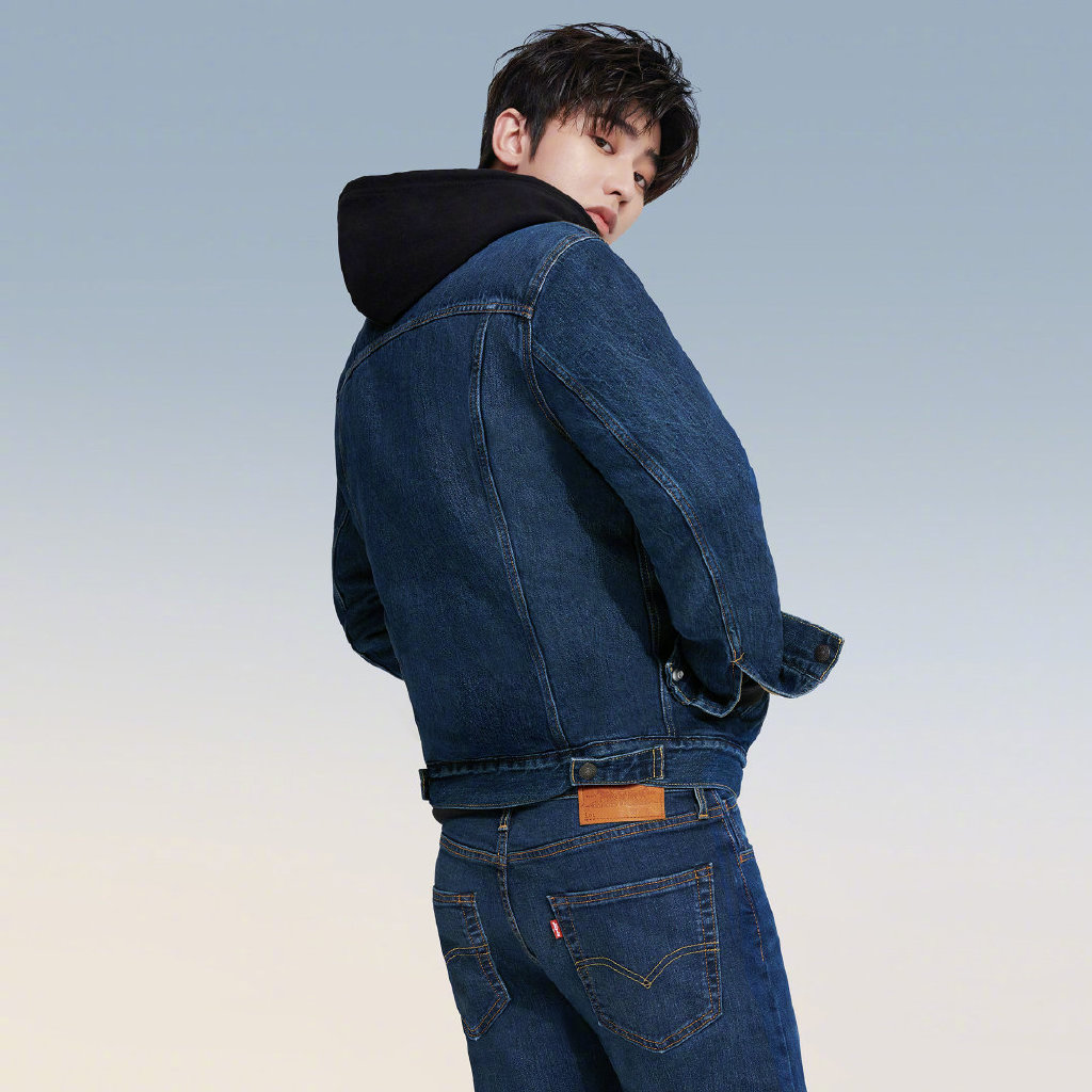蔡徐坤简单牛仔装活力写真图片18